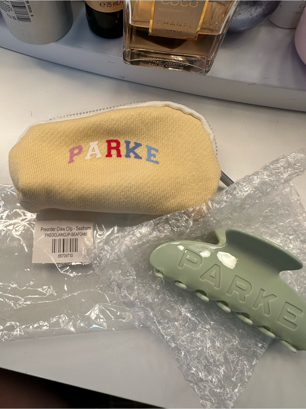 New in bag Parke Seafoam Green Claw Hair Clip with Yellow Zip Pouch